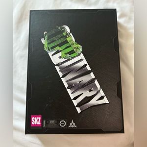 Sell stray kids album leaving for college so I can’t keep them :/